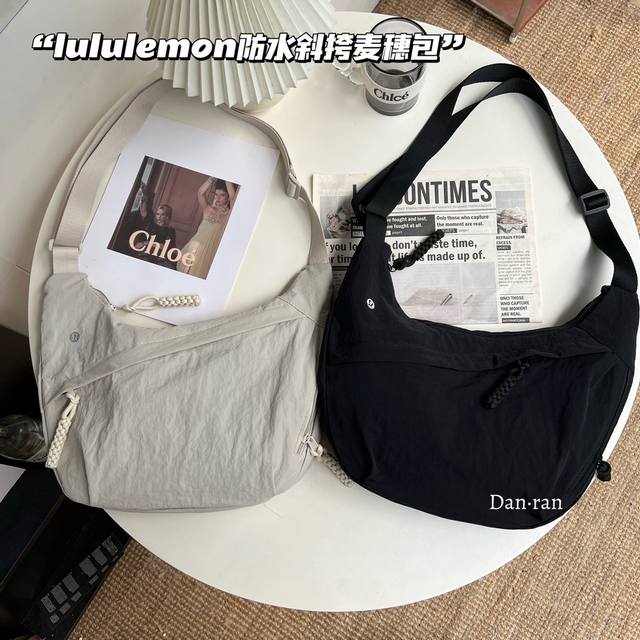 Lululemon waterproof crossbody bag Color: beige; black Lululemon waterproof cros