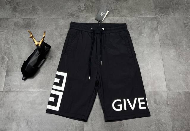 New shorts are available. 25Ss new summer product Givenchy shorts | This pair of