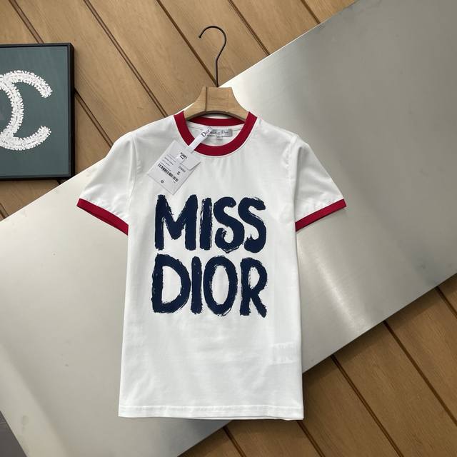 The counter restores the top replica version of Dior women's 2025 summer new con
