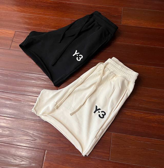 Y-3 Terry Shorts The collision of sports aesthetics and high-end streetwear is f