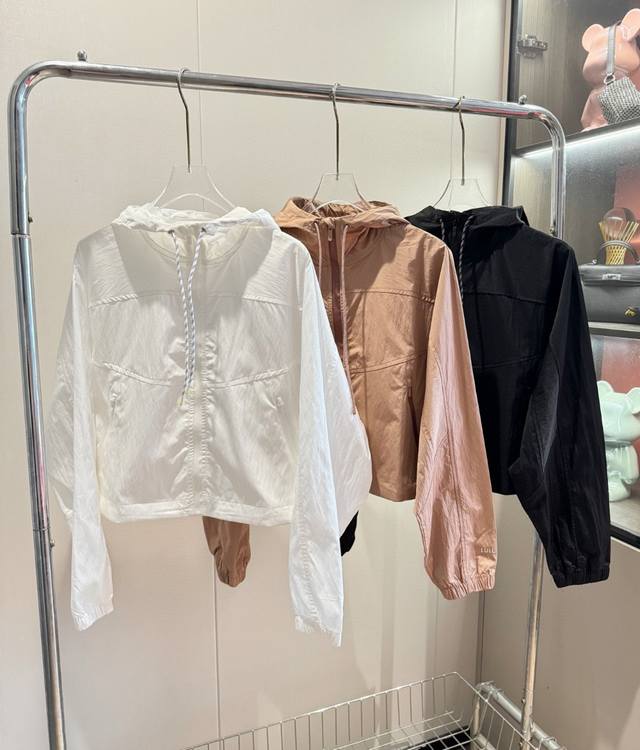 Price P: Product name: Lululemo* Lightweight Cropped Jacket Short Loose Profile