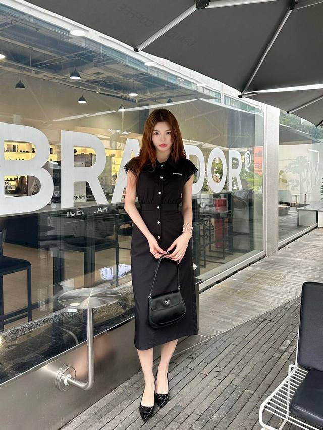 New arrival Miu Mi* Miu Miu lace waist dress The upper body is full of fashion a