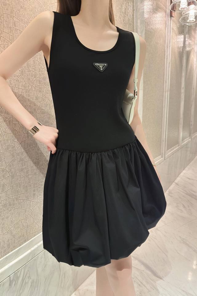New arrival Prad* Prada 25Ss new triangle logo vest skirt with classic triangle