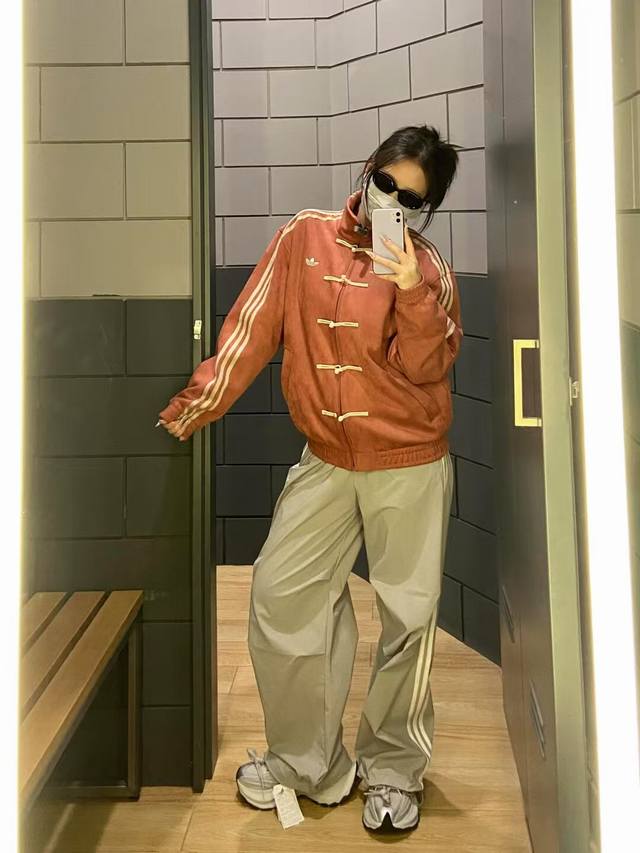 Original quality placket with no eyelets inside, zero color difference, off-whit