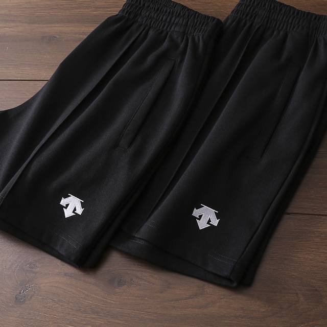 Carefully selected goods! Descente new men's casual sports shorts! Synchronously