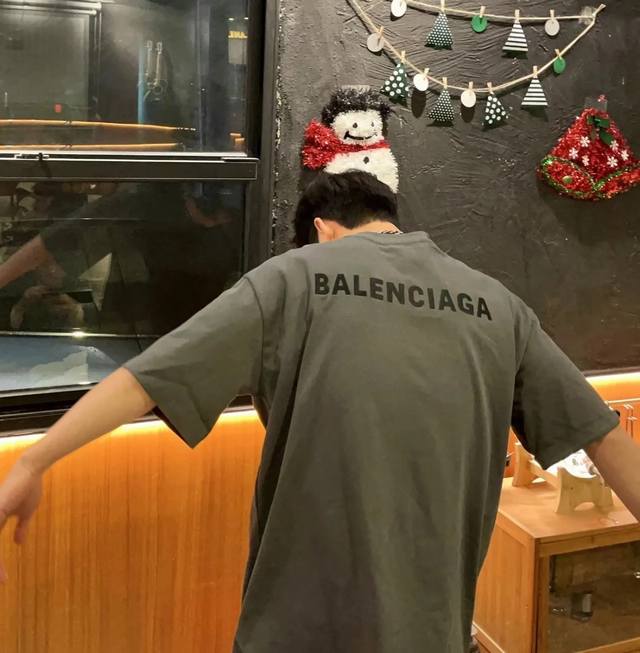 Balenciaga classic short-sleeved shirt with letters on the front and back This d