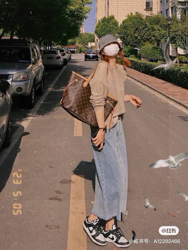 Lv Neverfull mother-and-child shopping bag It is known as the classic work that