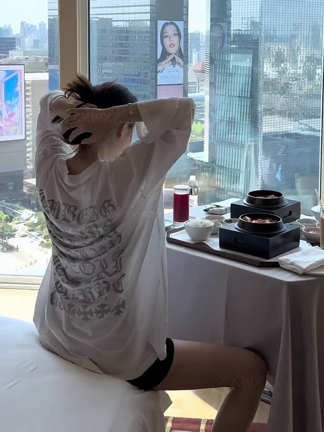 Wear this for summer sun protection. It's so pure and sexy~
