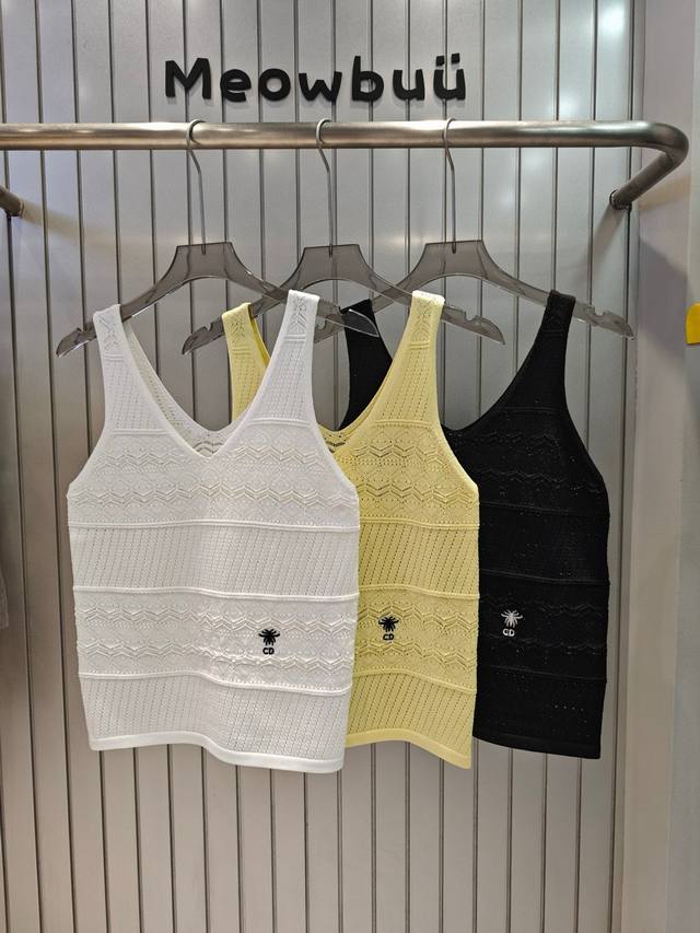 Dior Cd Bee Embroidered V-Neck Knitted Vest Style No.: 25670106456 Color: White