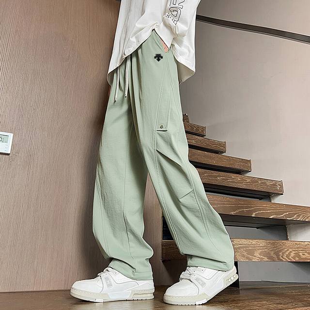Descente's new summer solid color casual ice silk pants silicone version, versat