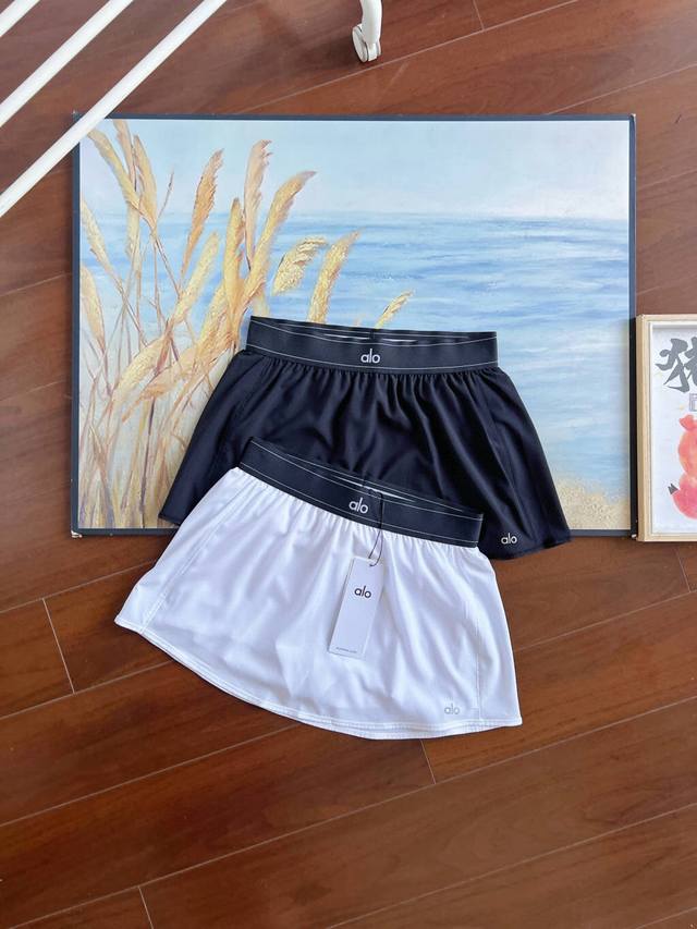 Pure Original Series 2025Alo Yoga Ji Soo's tennis-style little black dress defin