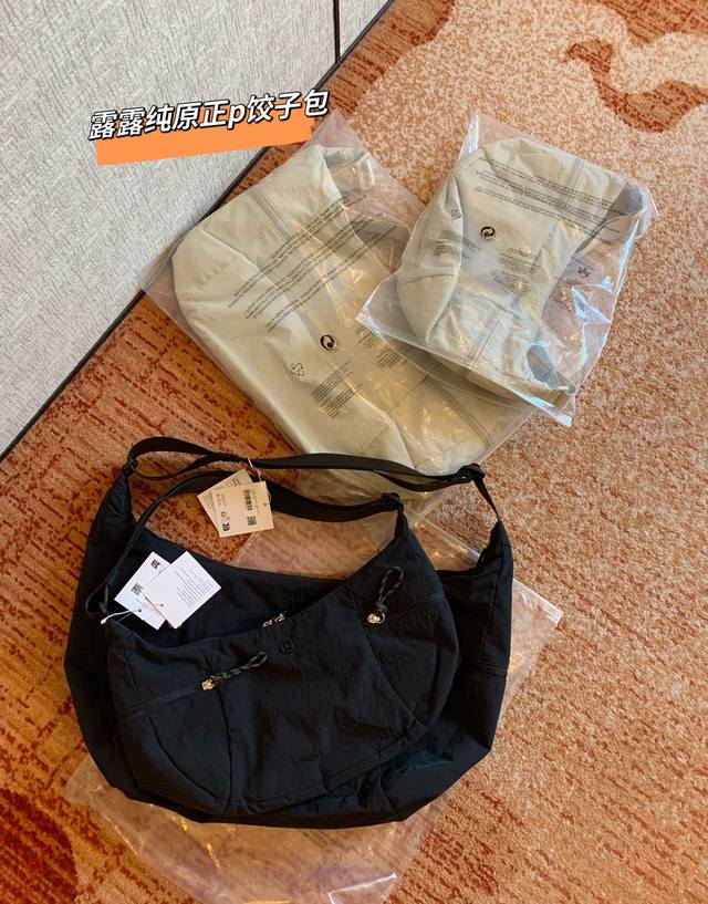 Large and Small Lulu Lululemon croissant has large and small sizes, which can ho