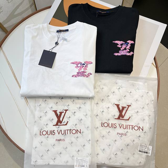 Lv Louis Vuitton, new round neck short-sleeved T-shirt for men in spring and sum