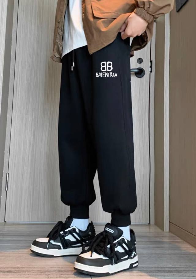 Balenciaga's super versatile classic small-label sports sweatpants for winter, c