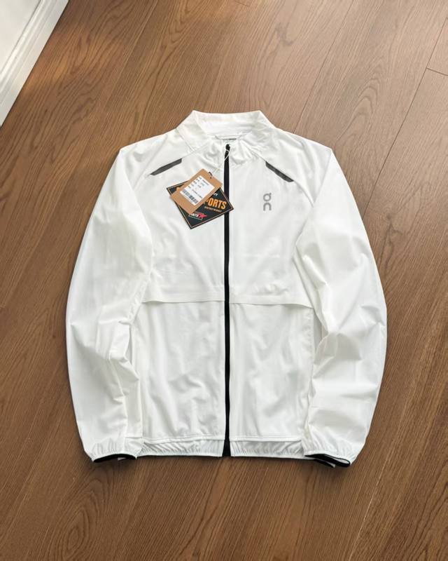provides On Weather Jacket Insulated lightweight skin clothing for couples. New