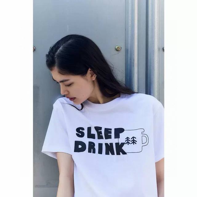 Details of Kolon's new couple's round-neck short-sleeved T-shirt Kolon Sport X I