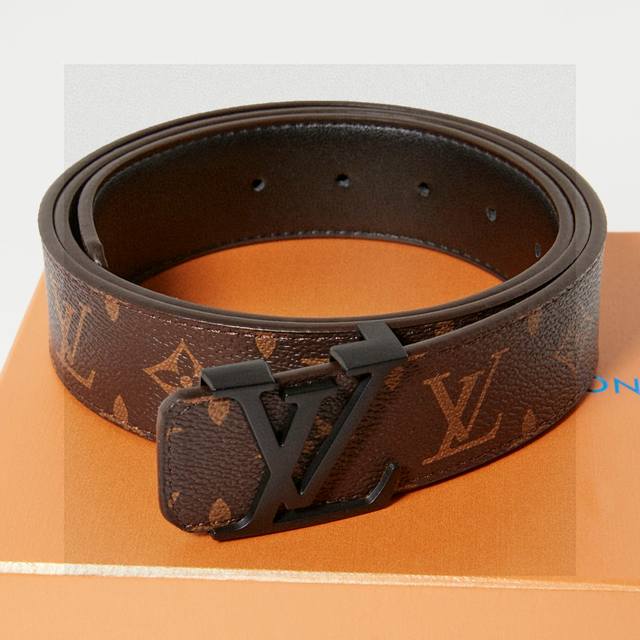 Men's gift ~ counter synchronization, Louis Vuitton Lv brown belt with black buc