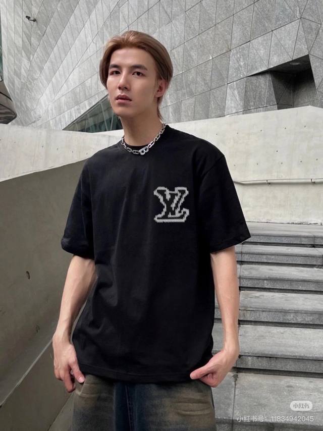 Lv front and back bead hole large logo round neck short sleeve 81 Louisvuitton o