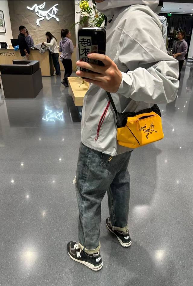 Arc'Teryx's new bag this year Ichalkbucket25 sports casual printed nylon clutch