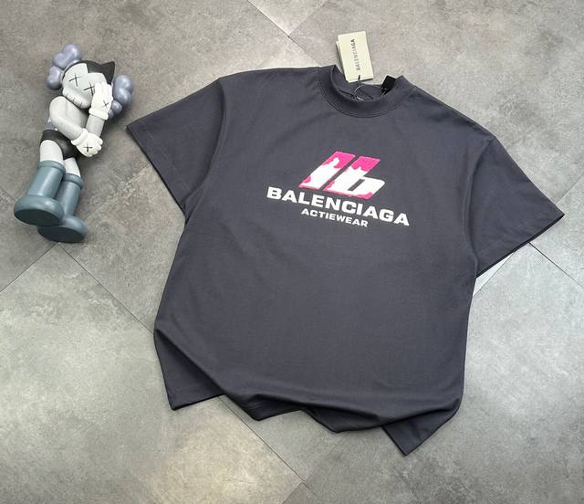 Balenciaga T-shirt with silicone logo and towel embroidery! Balenciaga's latest
