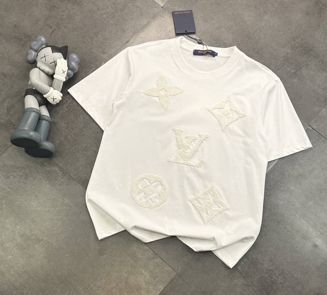 Fashion brand Louis Vuitton towel embroidery craft couple short-sleeved T-shirt!