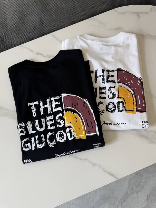 The North Face Short-sleeved T-shirt with letter print on the back - The fabric