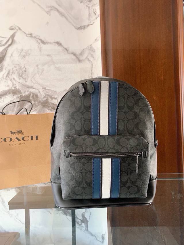 Coach double-layer blue and white striped backpack Coach's new model is here aga