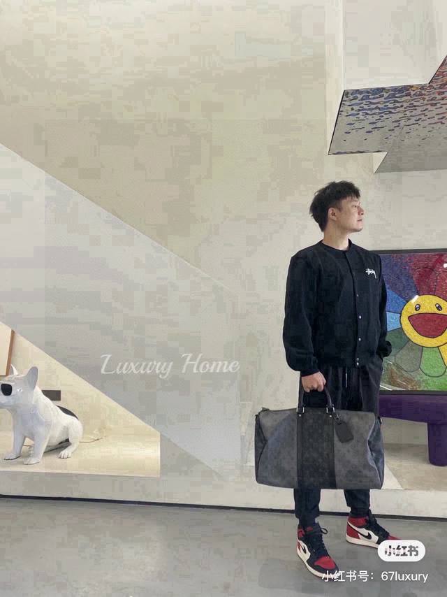 Lv Keepall gray and black travel bag Different from the classic Lv old flower de