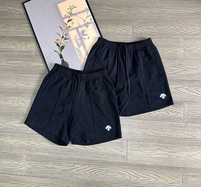 Descente solid color logo embroidered five-point breathable and comfortable casu