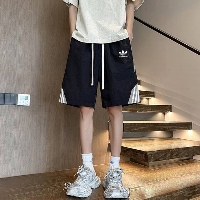 Balenciaga & Adidas Trefoil joint casual shorts, same style for men and women, t