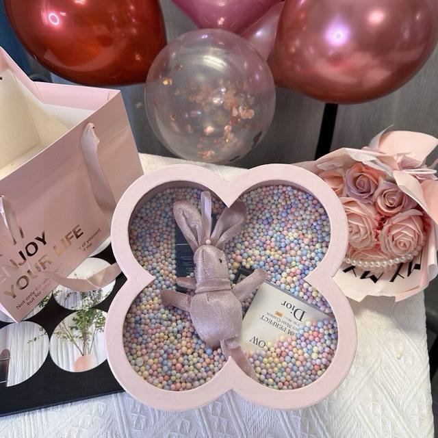Four-leaf clover transparent gift box with handbag packing box! The romantic atm