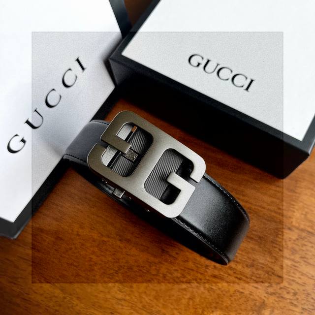 Gucci hollow automatic snap buckle belt has received numerous praises and has a