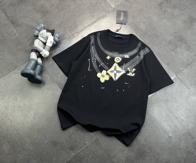 Fashion brand Louis Vuitton direct spray pendant design couple short-sleeved T-s