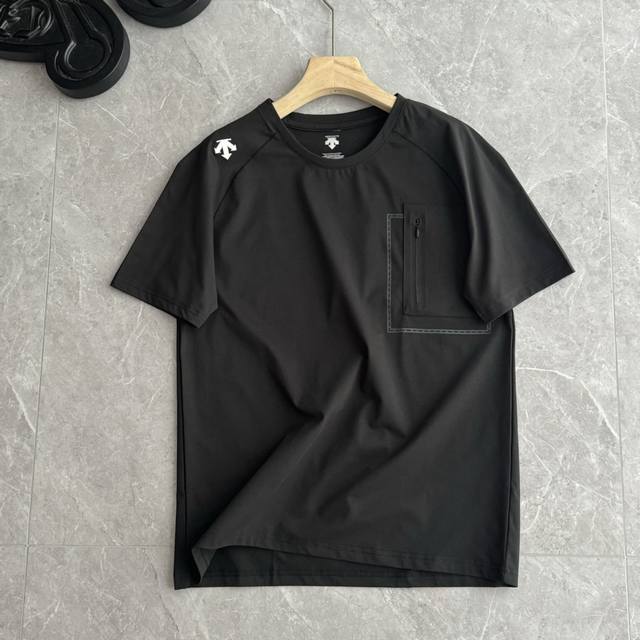 for The Tough fabric familiar to Descente is absolutely unique in the market, an