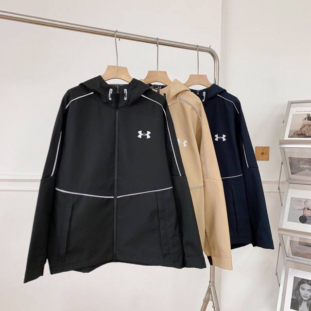 Under Armour Ua reflective strip small logo soft shell outdoor assault jacket co