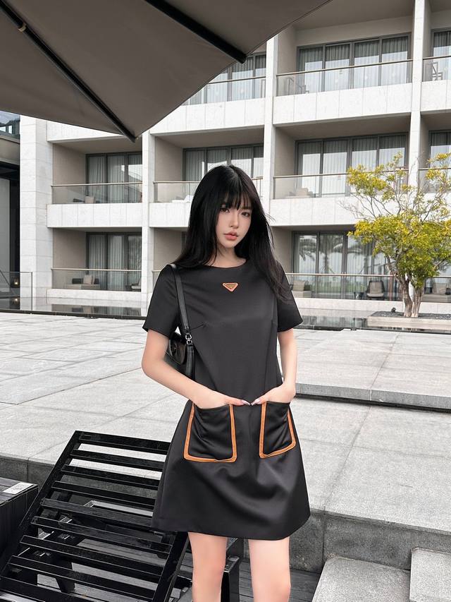 New arrival Prad* Prada 25Ss Spring/Summer new round neck dress Double pockets c