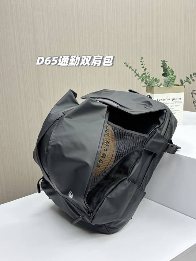 With this bag in hand, the world is mine! The latest 2025 Lululemon leather larg