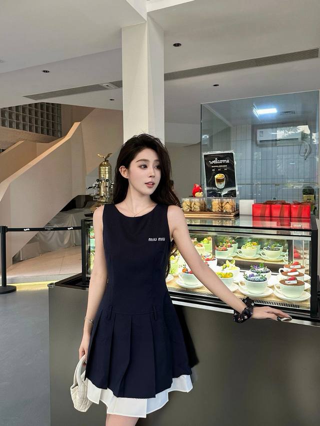 Miumiu Miu Miu letter embroidered round neck sleeveless pleated dress Style numb