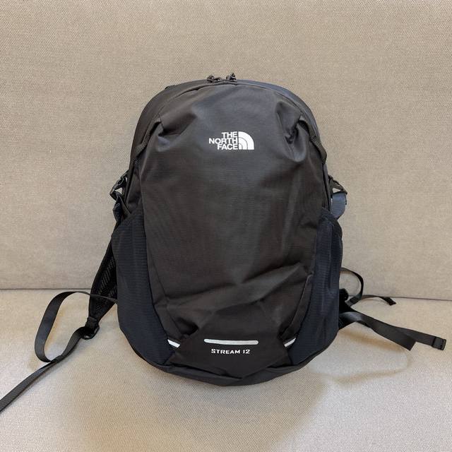 Black, the most classic color This Thenorthface 12L outdoor bag is really on par