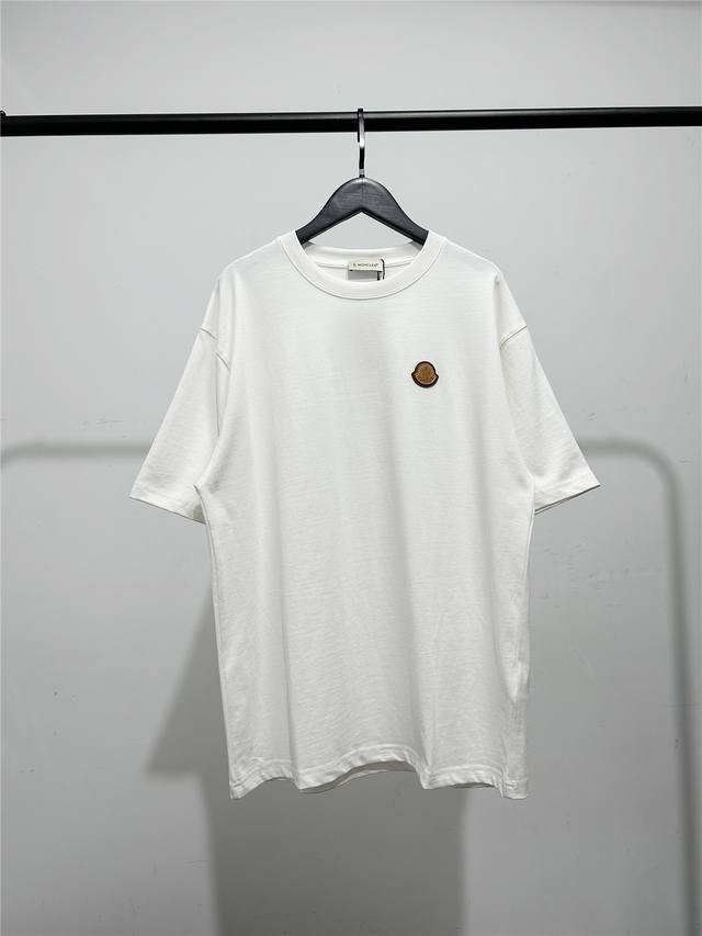 High version, very good quality! The latest Moncler short-sleeved T-shirt with s