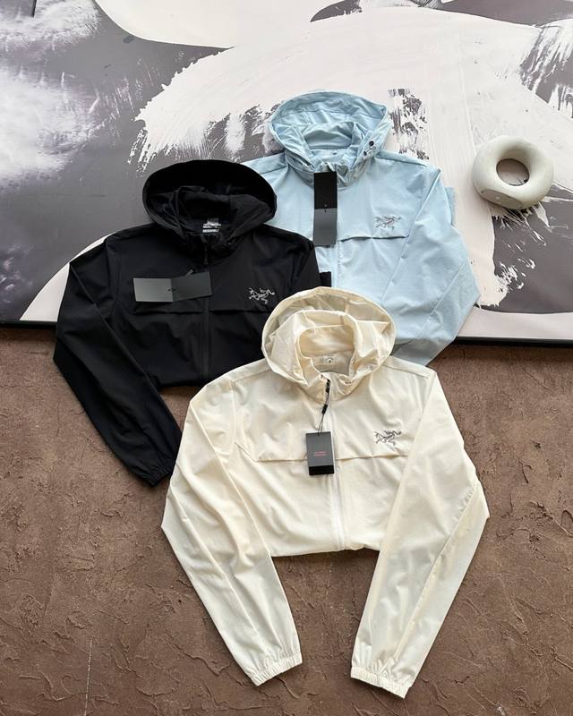 New Arcteryx Arc'teryx three-color unisex skin-protective jacket, detachable hoo