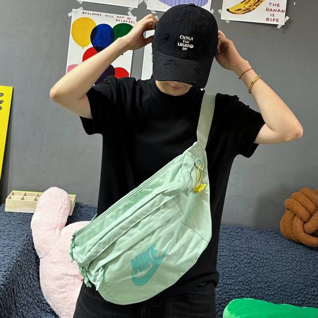 High version Nike small bag waist bag chest bag unisex. bag quality is super goo