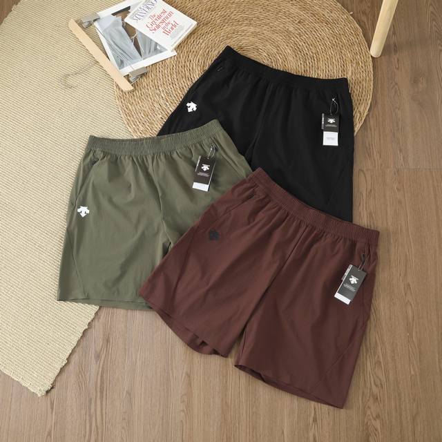 Descente summer new men's ice silk sports shorts! Shorts that combine functional