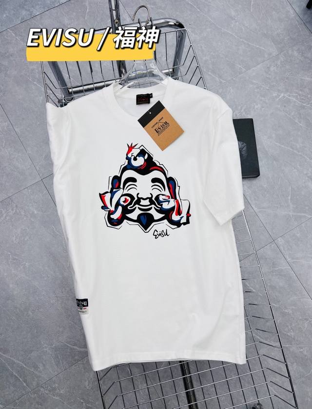 This Buddha head print short-sleeved T-shirt from Evisu Fushen is definitely an