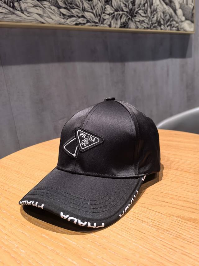 Prada baseball cap, unisex style, Japanese and Korean version, small face-showin