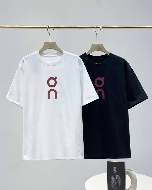 Simple and trendy style with a touch of red on the chest. Classic drop-shoulder