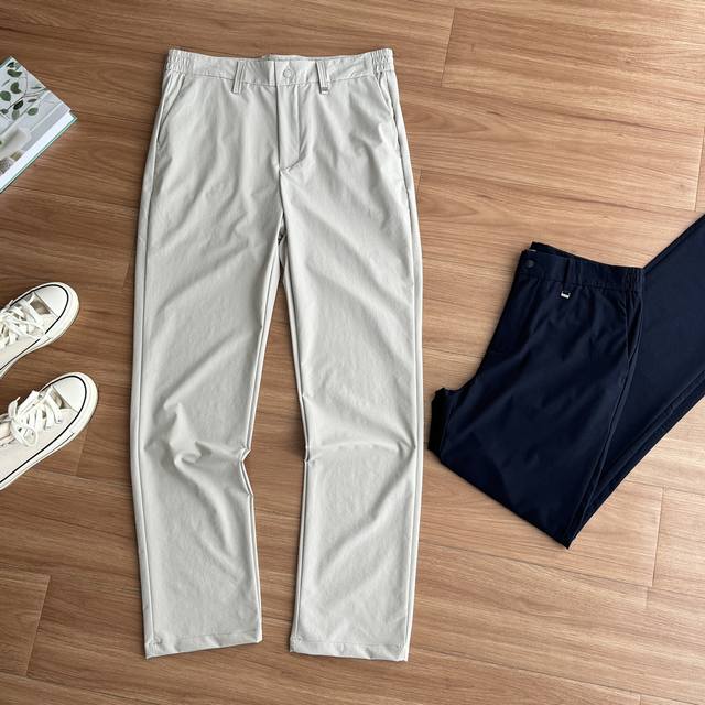 The owner carefully selects Haggis men's woven casual pants for urban elites. Th