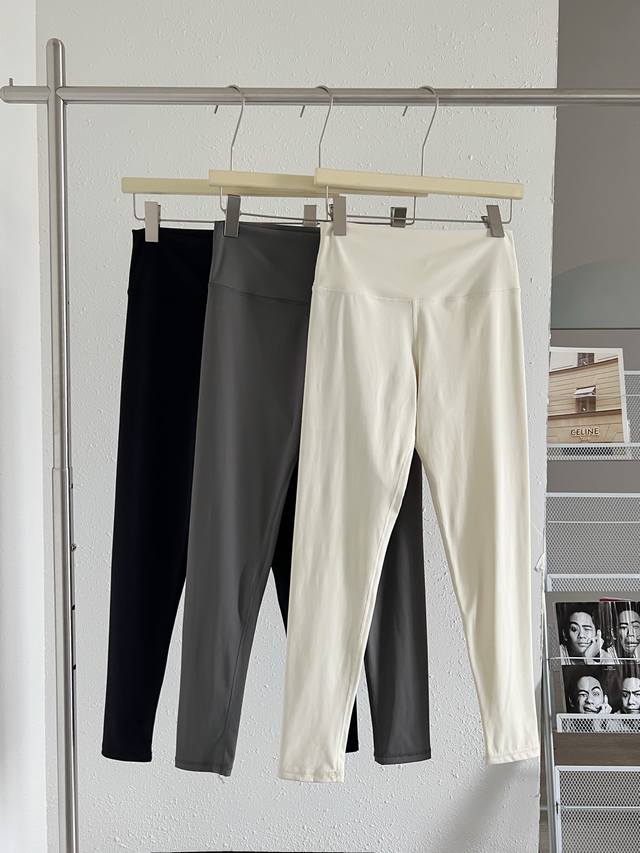 Alo 2025 Spring and Summer New High-waisted Hip-lifting Slimming Leggings Copy 1