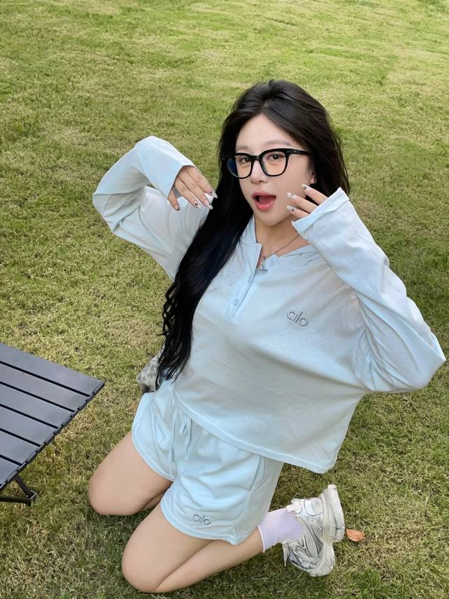 A new set of letter embroidered milk blue sunscreen long-sleeved shorts suit Spa