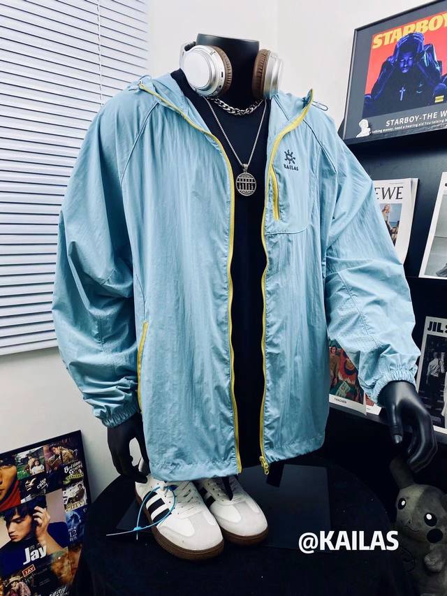 Kailas popular sun-proof hooded jacket for men and women. . You don't feel it wh
